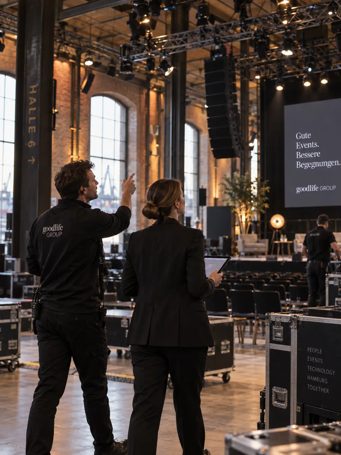 Abstimmung der Eventtechnik bei einem Technical Walkthrough in Hamburg